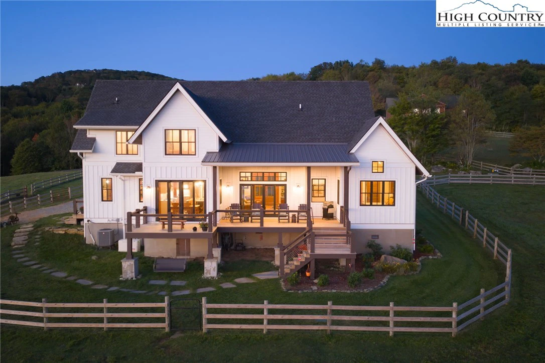 Image number 11 for the current listing