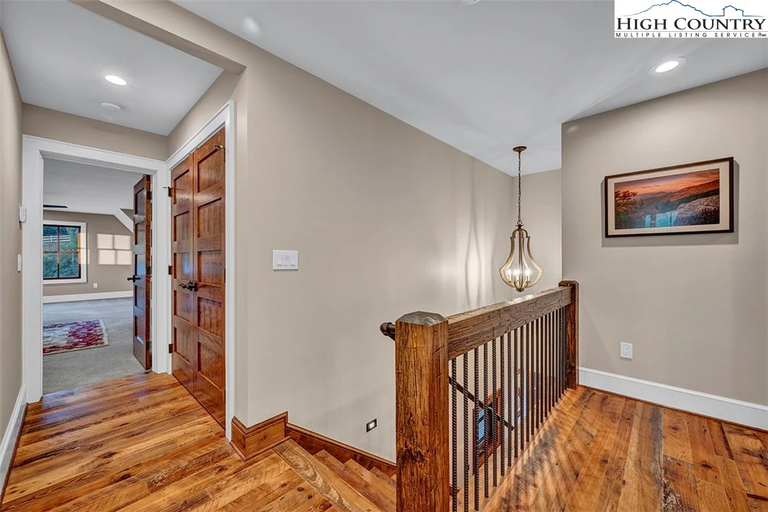 Image number 4 for the current listing