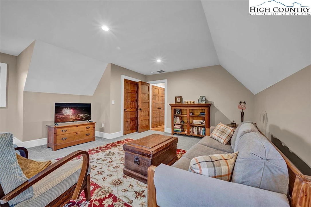 Image number 5 for the current listing