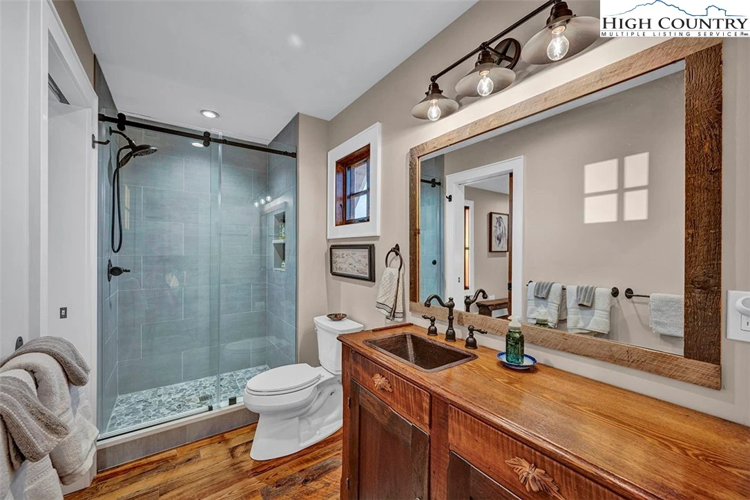 Image number 8 for the current listing