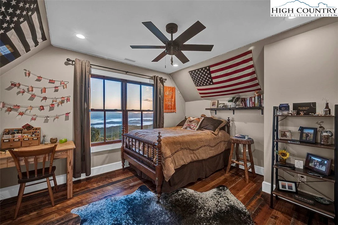 Image number 9 for the current listing