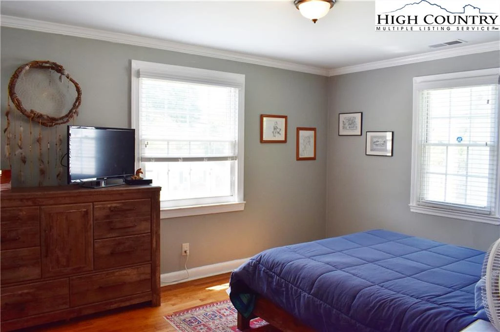 Image number 10 for the current listing