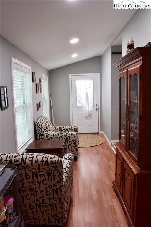 Image number 5 for the current listing