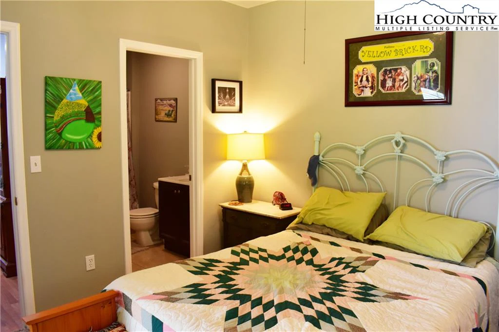 Image number 7 for the current listing
