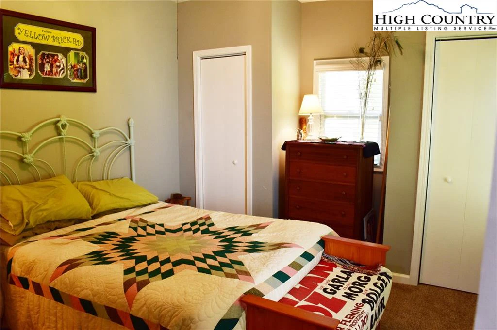 Image number 8 for the current listing