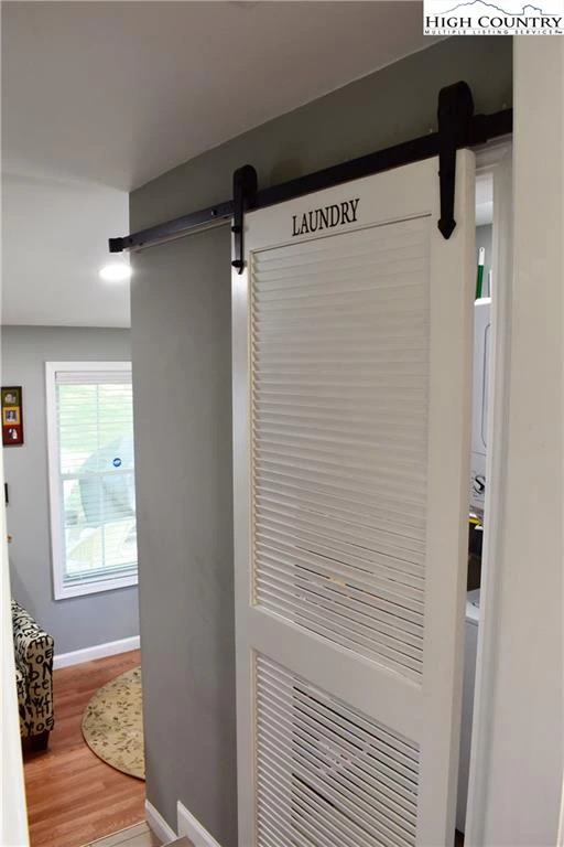 Image number 2 for the current listing