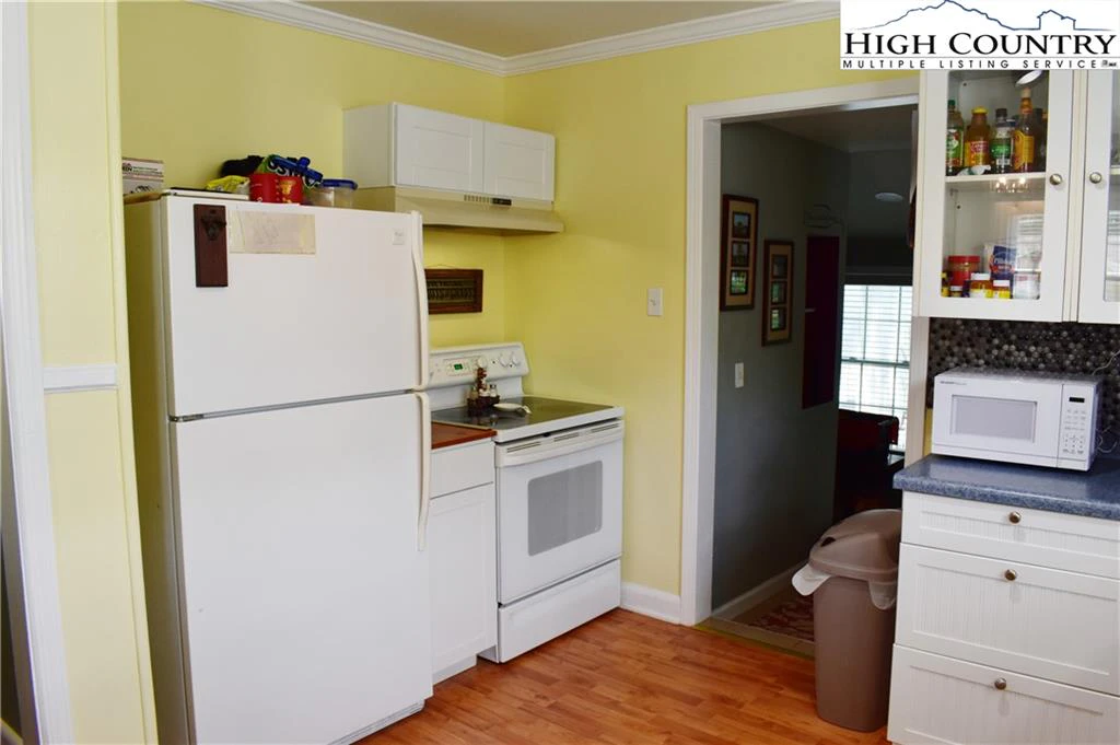 Image number 14 for the current listing