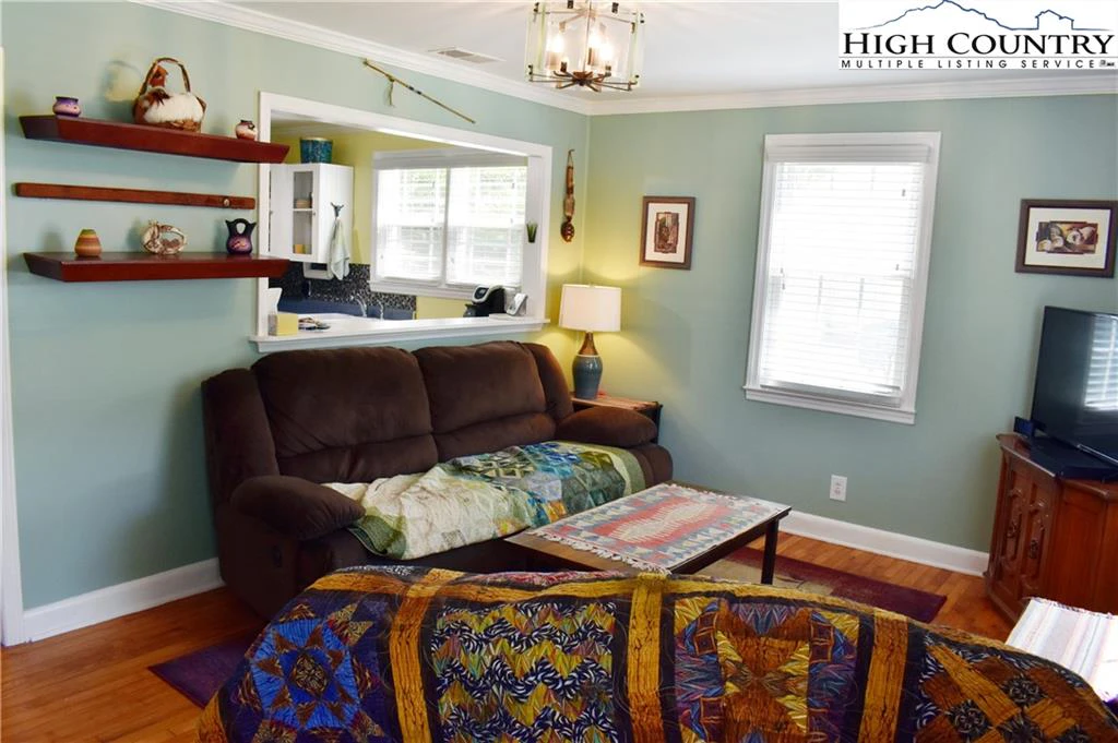 Image number 18 for the current listing