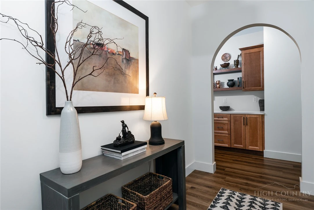 Image number 12 for the current listing