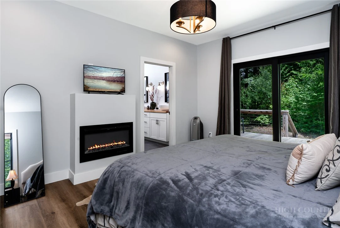 Image number 6 for the current listing