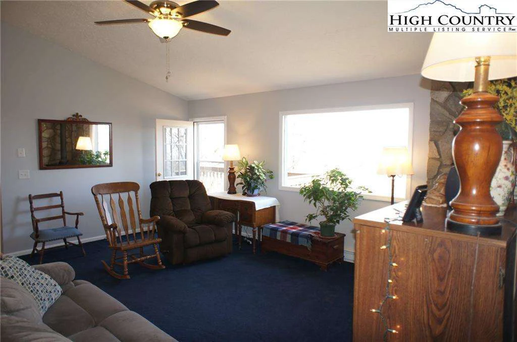 Image number 14 for the current listing
