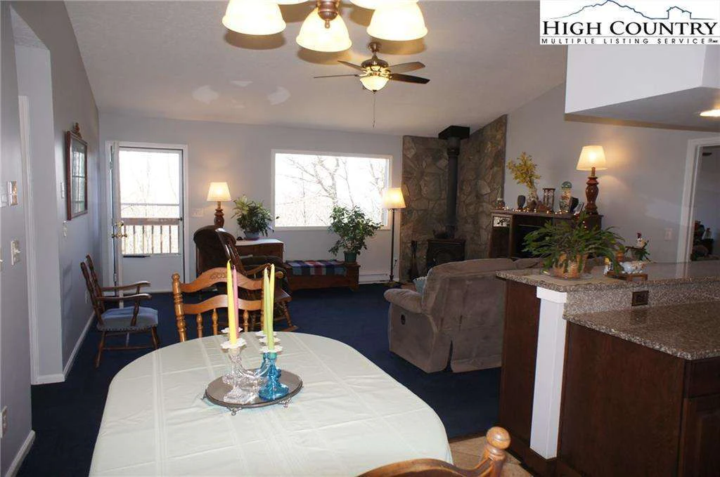 Image number 3 for the current listing