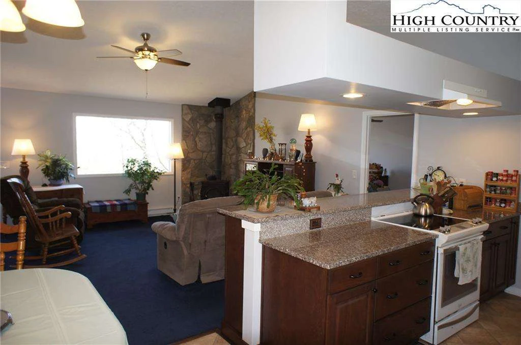 Image number 5 for the current listing