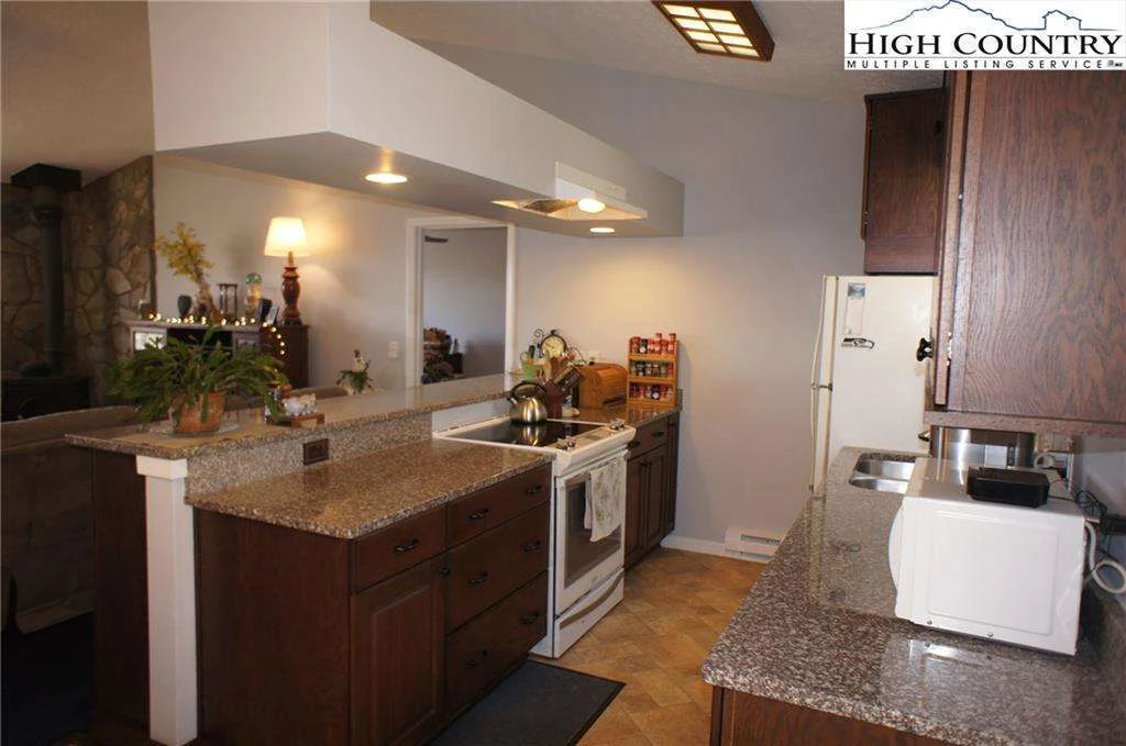 Image number 6 for the current listing
