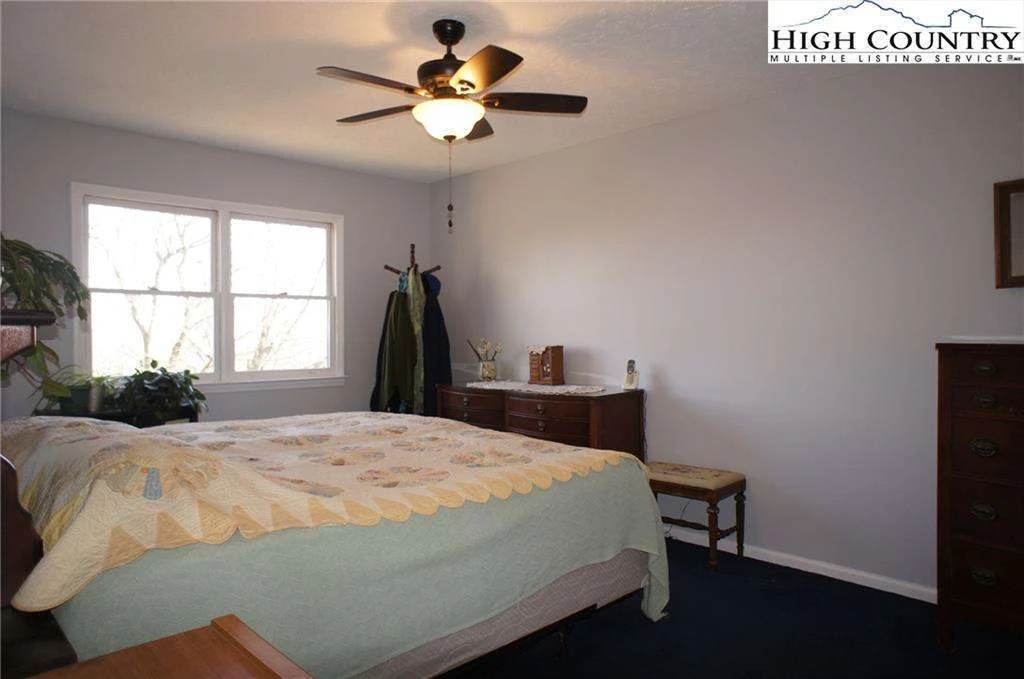 Image number 8 for the current listing