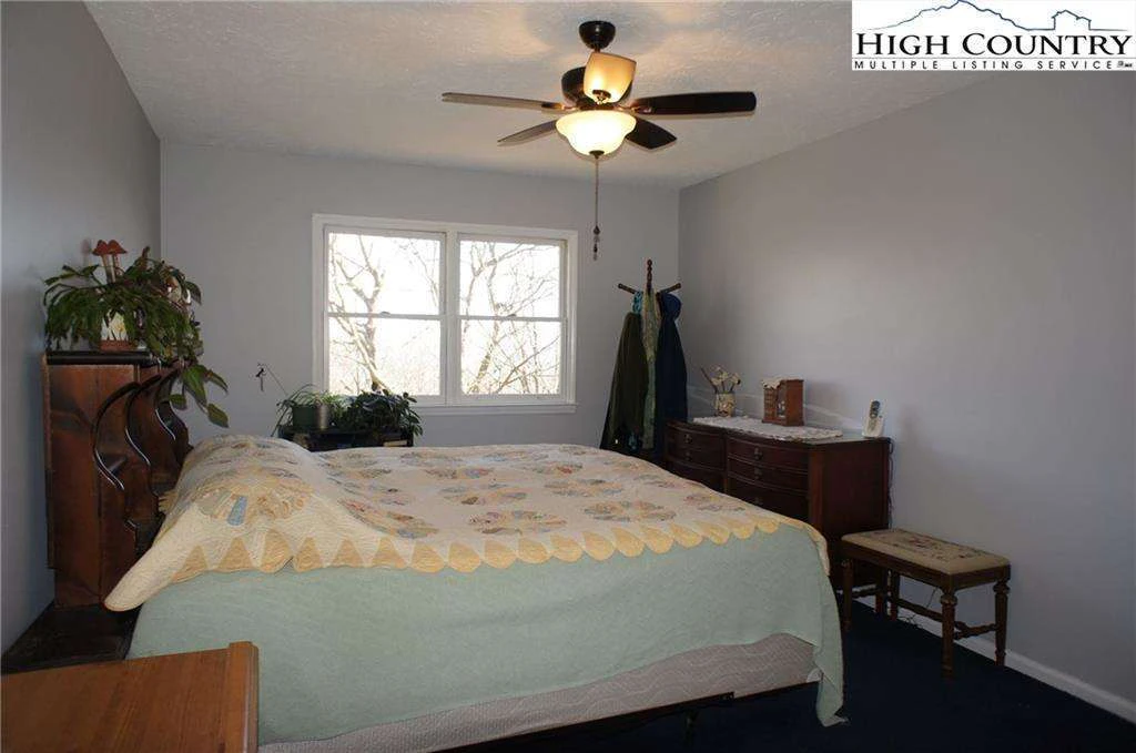 Image number 9 for the current listing