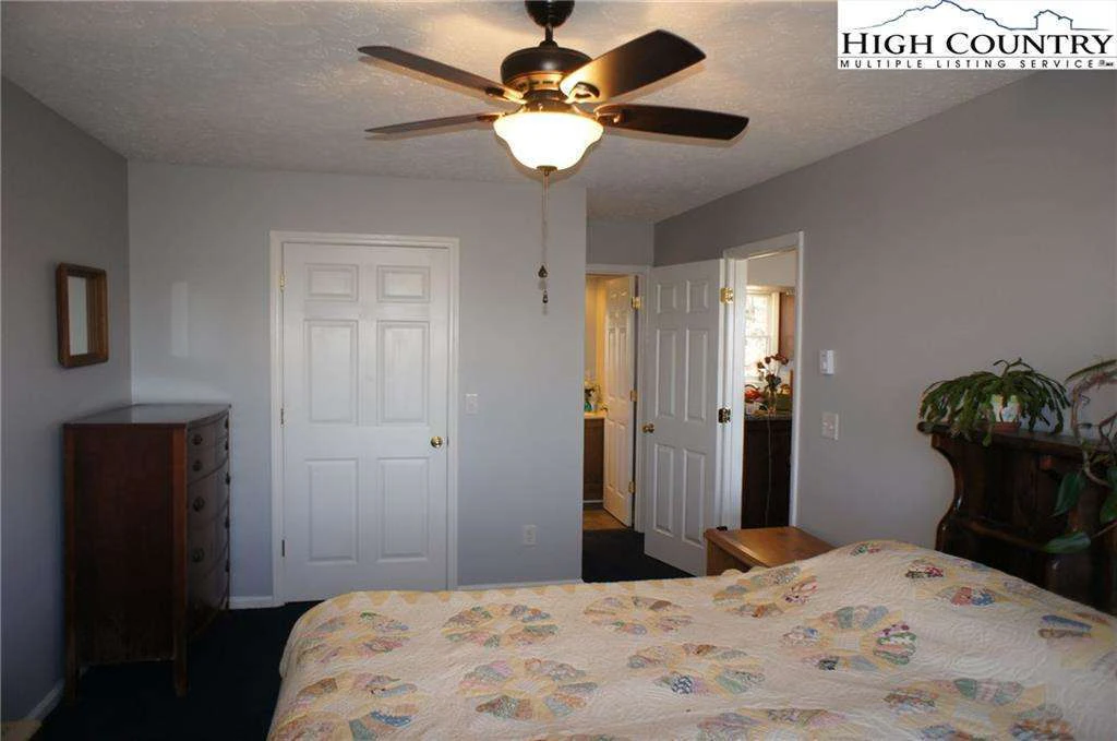 Image number 10 for the current listing