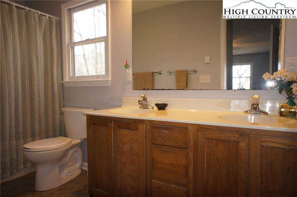Image number 11 for the current listing