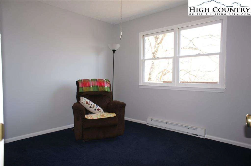 Image number 2 for the current listing