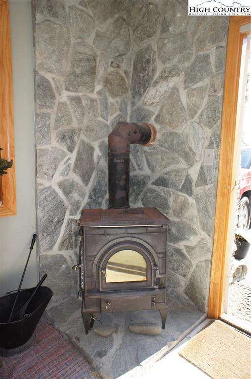 Image number 17 for the current listing