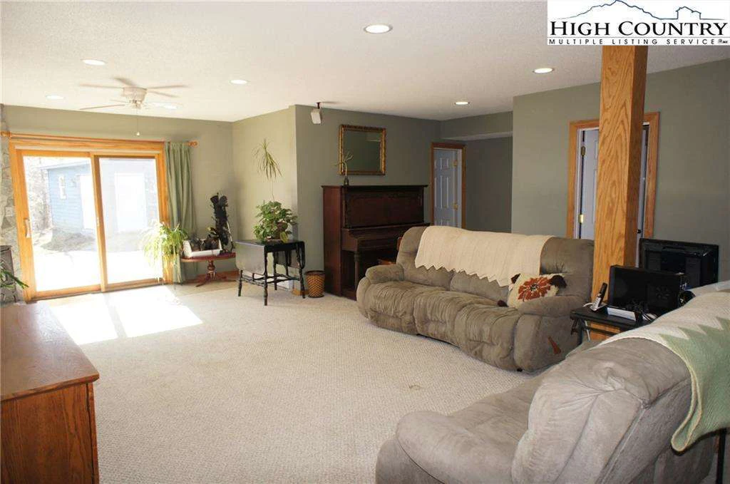 Image number 18 for the current listing