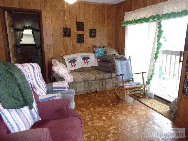 Image number 8 for the current listing