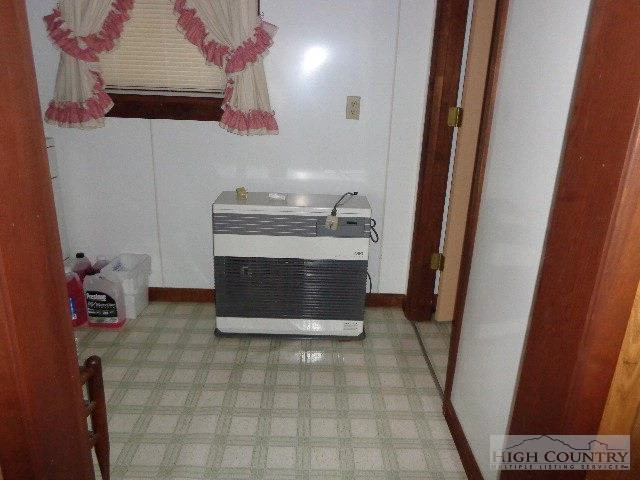Image number 4 for the current listing