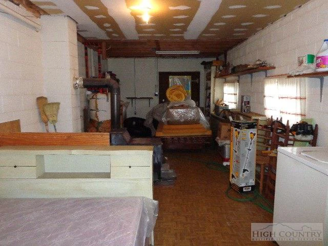 Image number 17 for the current listing