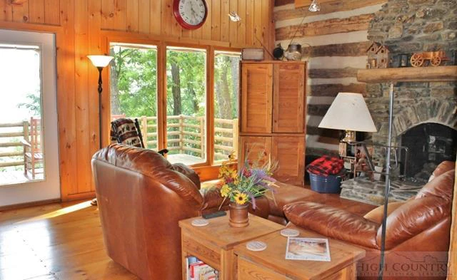 Image number 8 for the current listing