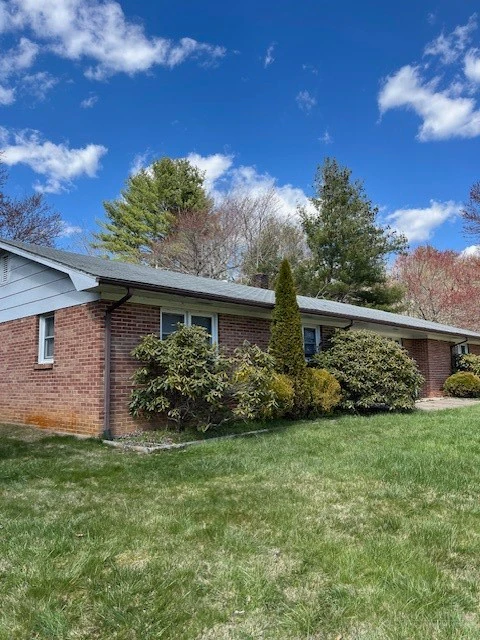 Image number 2 for the current listing
