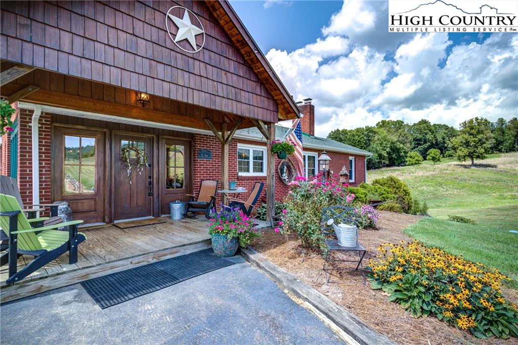 Image number 1 for the current listing