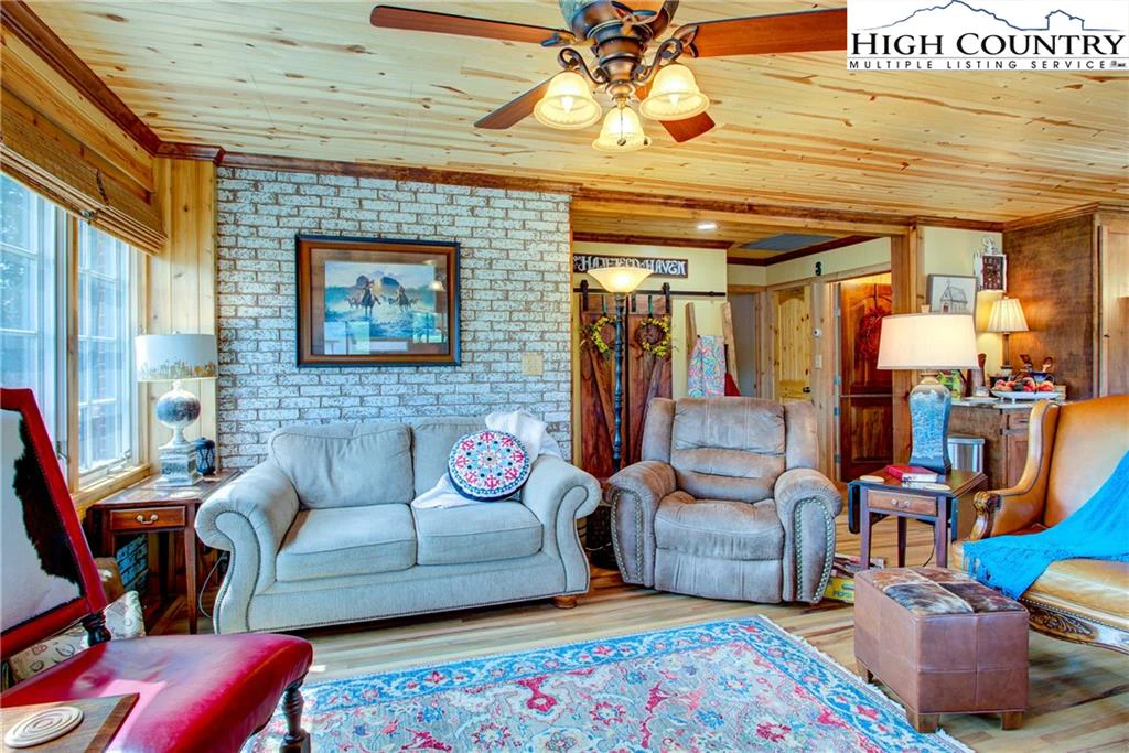 Image number 14 for the current listing