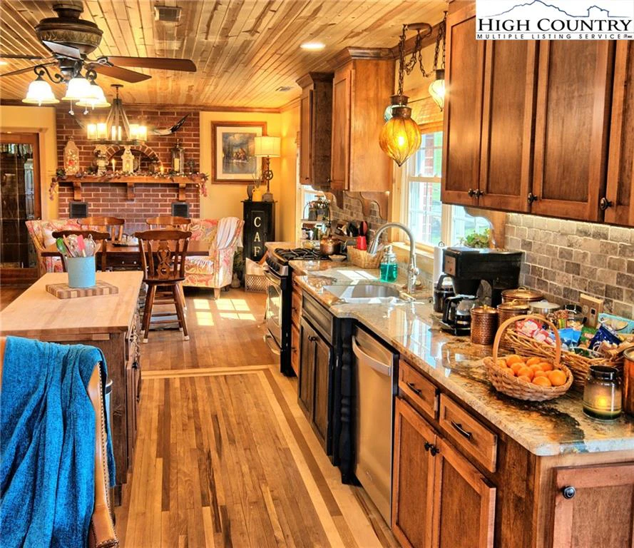 Image number 3 for the current listing
