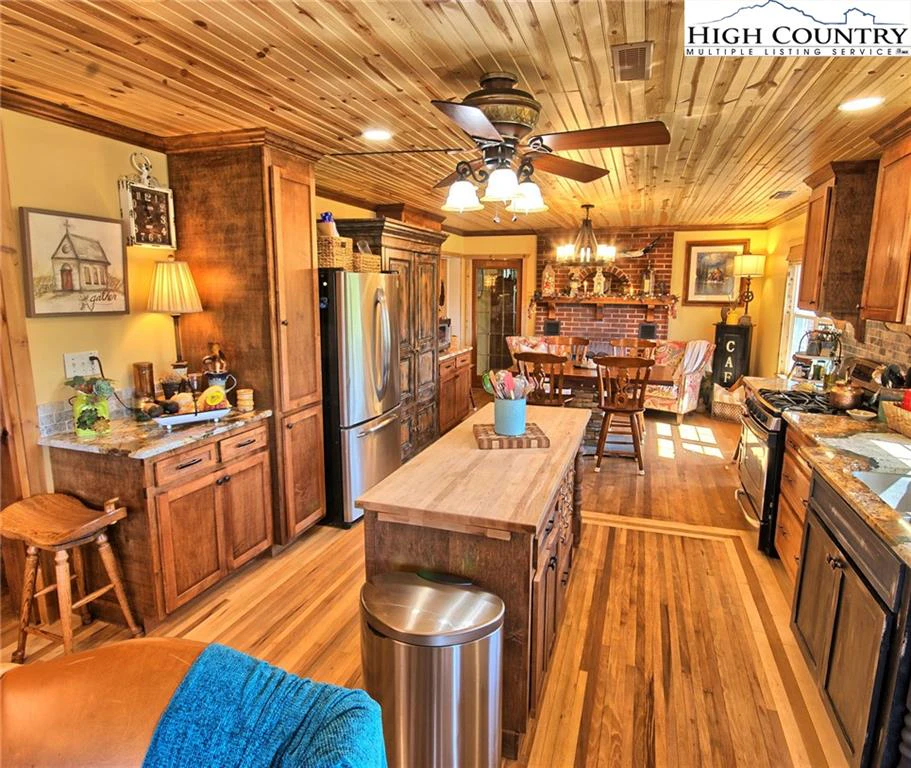 Image number 5 for the current listing