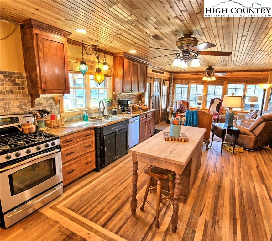 Image number 6 for the current listing