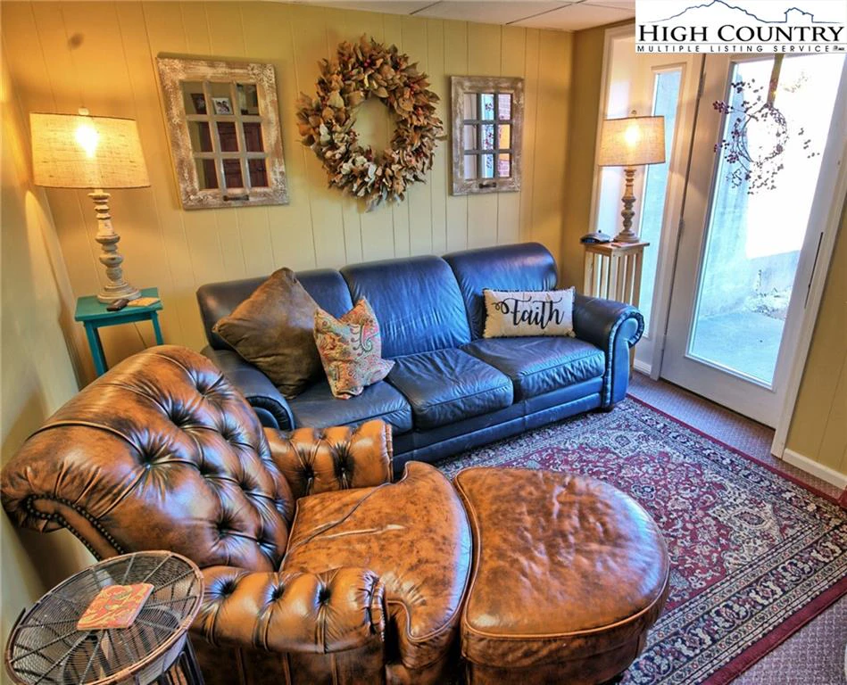 Image number 2 for the current listing