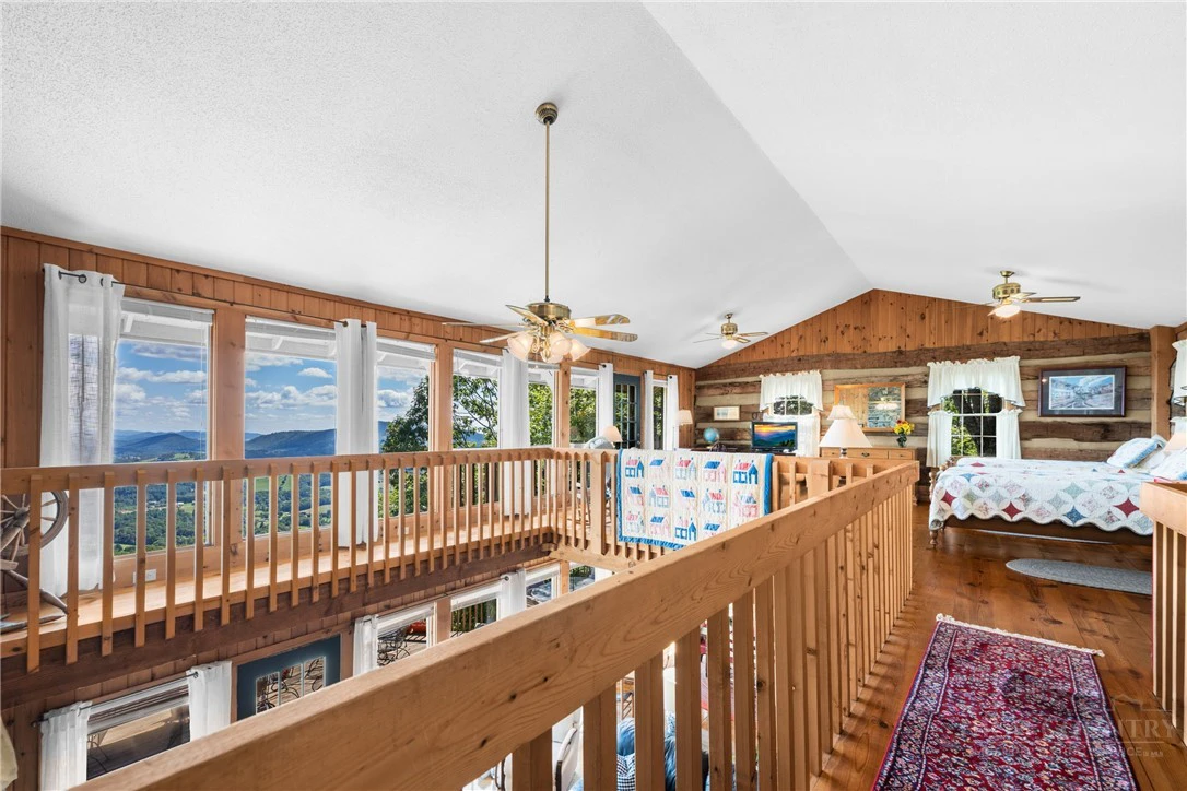 Image number 14 for the current listing
