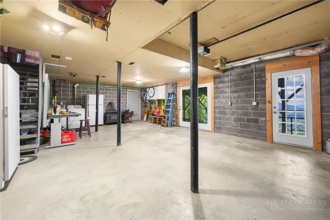 Image number 11 for the current listing