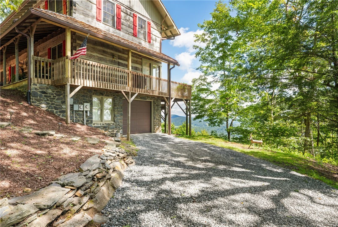 Image number 19 for the current listing