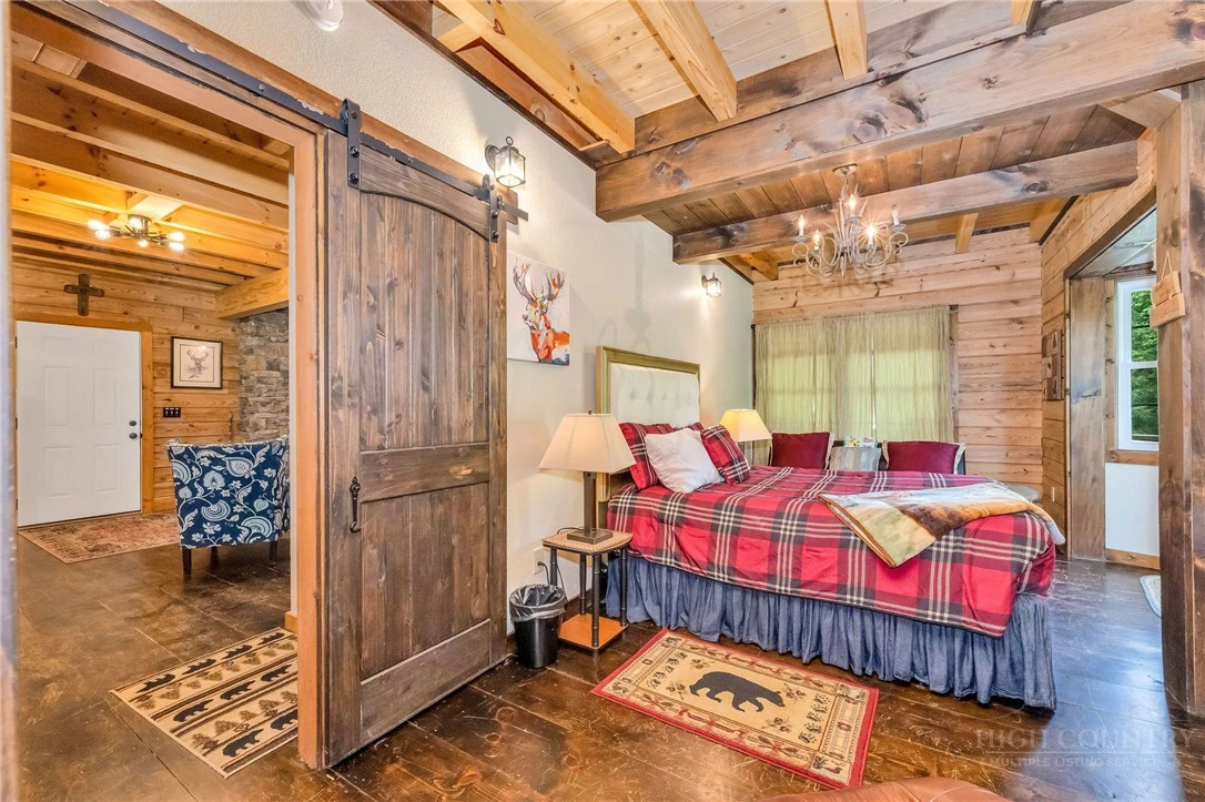 Image number 14 for the current listing