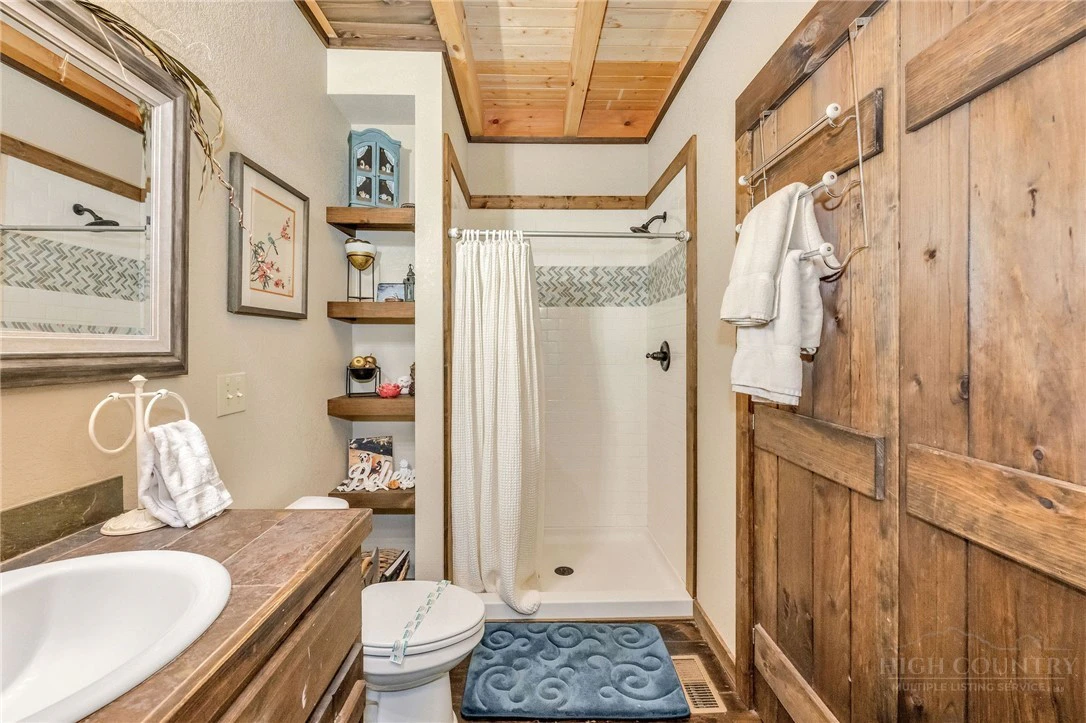 Image number 4 for the current listing