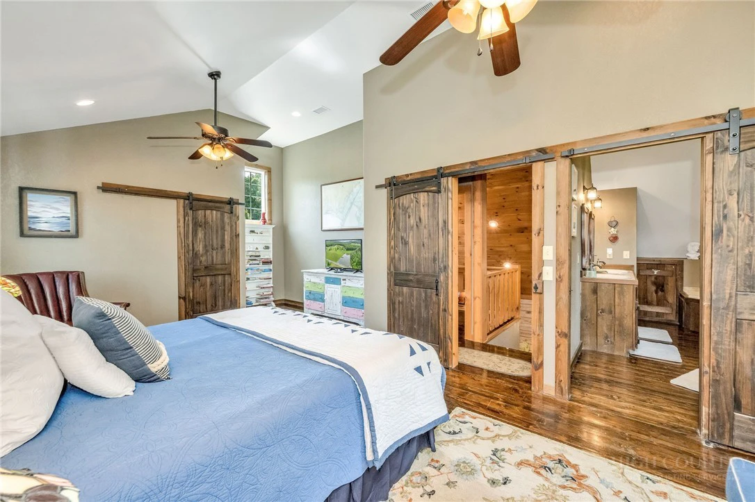 Image number 8 for the current listing