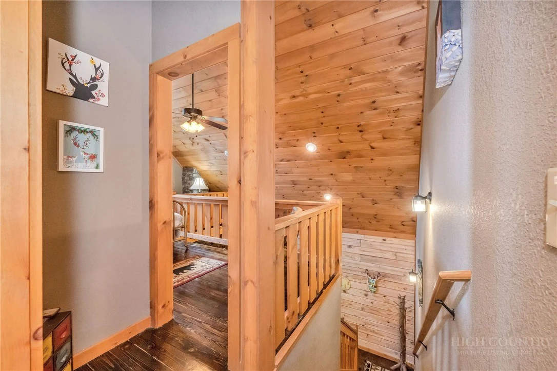 Image number 11 for the current listing