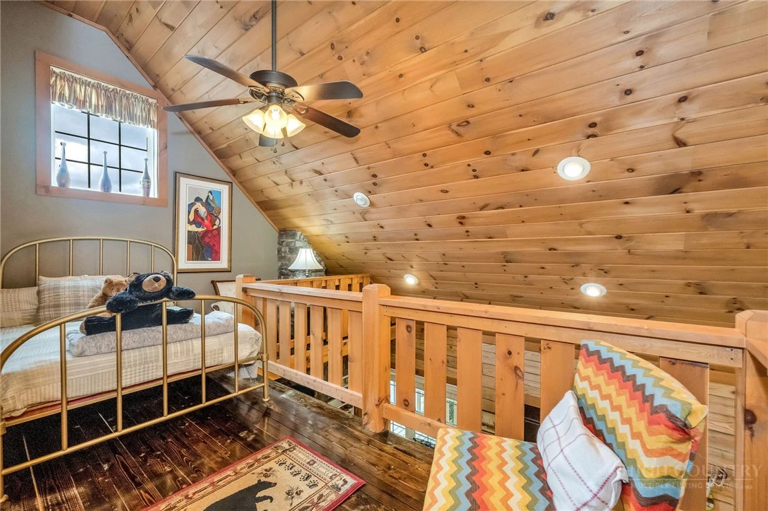 Image number 12 for the current listing