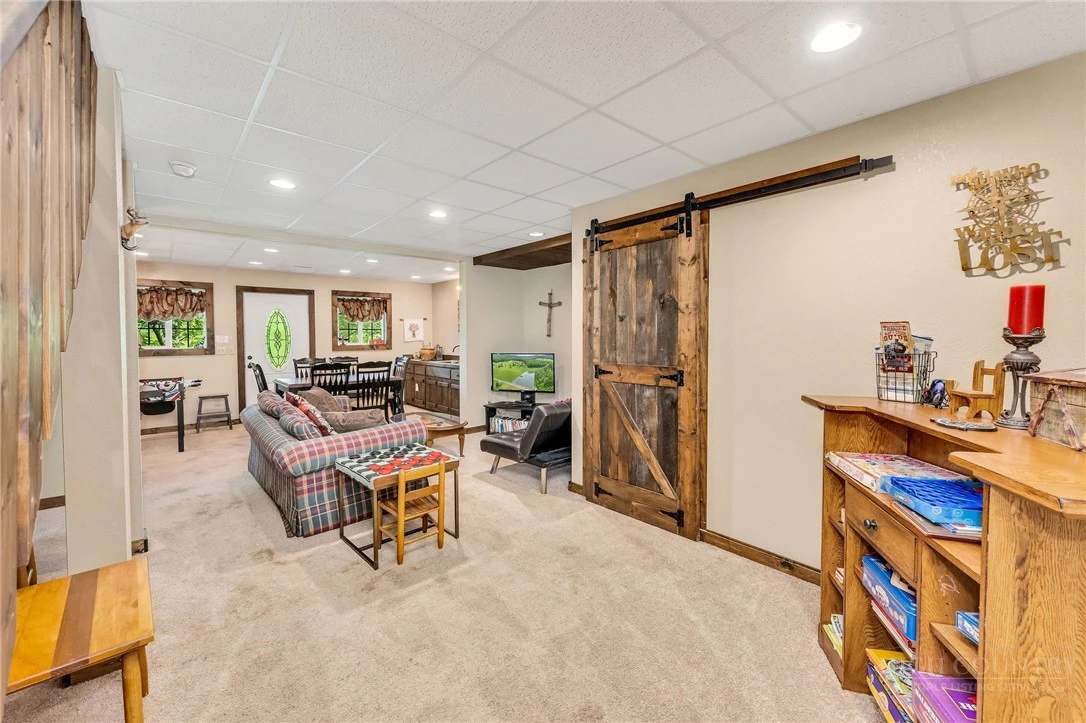 Image number 13 for the current listing