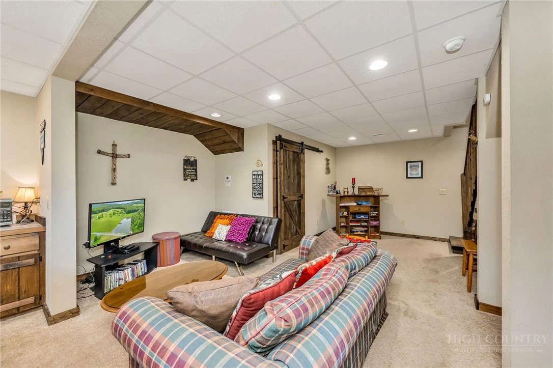 Image number 2 for the current listing