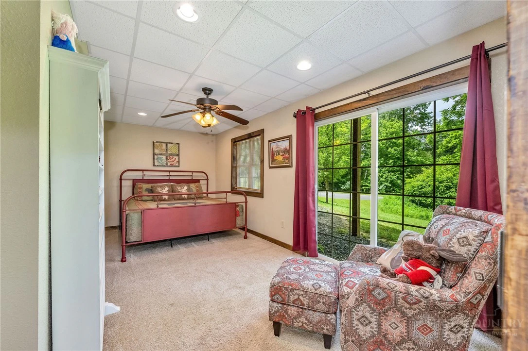 Image number 18 for the current listing
