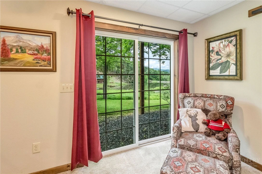 Image number 20 for the current listing