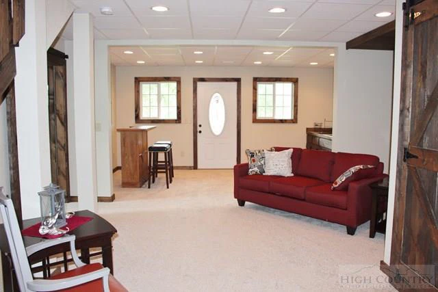 Image number 18 for the current listing