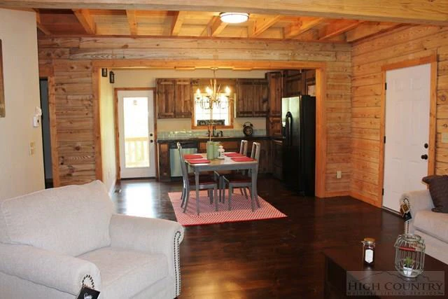 Image number 9 for the current listing